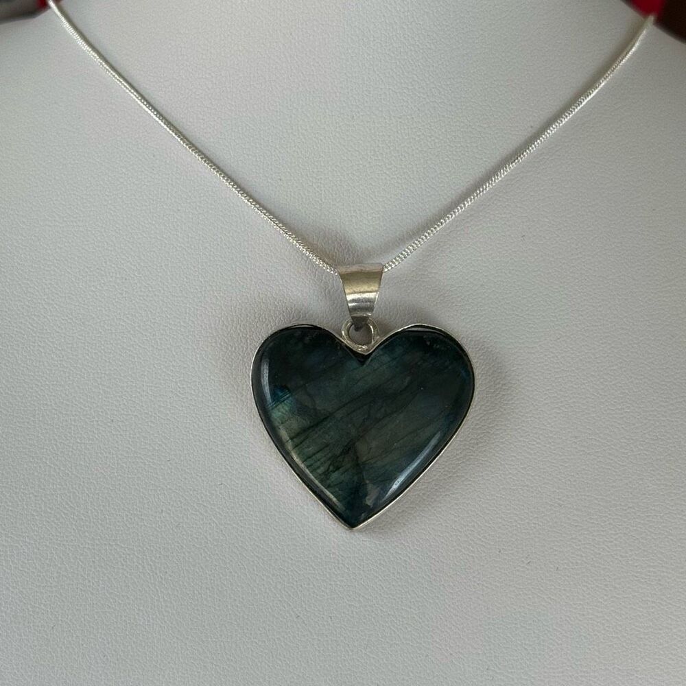 Stunning Large Labradorite Heart Pendant Necklace Womens Statement Piece New - Picture 3 of 8